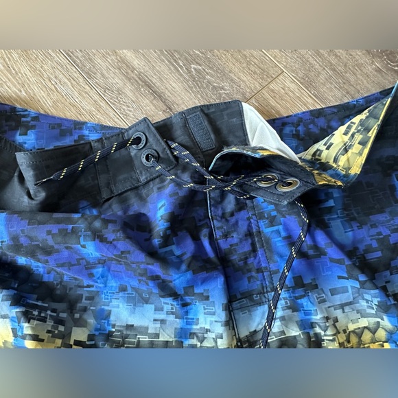 🖤 New Columbia swim trunk with bottle opener in safety small pocket. - Picture 5 of 13